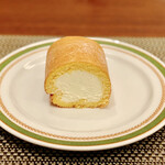 バーラウンジ 夜間飛行 - チーズのロールケーキ