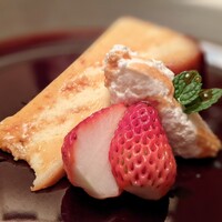 DINING 六区 - メープルシロップとラム酒の香るバスク風チーズケーキ