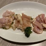 炭火焼肉 羅山 - ホルモン盛り合わせ（1,080円）