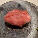 炭火焼肉 羅山 - 和牛トロ寿司（500円）