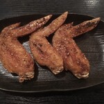 べんがら屋 - にんにく風味手羽先