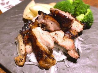 Warayakiya - (ｺｰｽ)【主菜】柚子塩麹で漬けた四万十鶏もも肉 藁焼き　2021.3.24