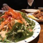 Onna Tsubaki - 海ブドウと海老のサラダ