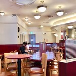 CAFE VELOCE - 開放的店内