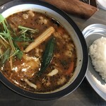 SAMA - 牛サイコロステーキとホルモンカレー（1,320円）