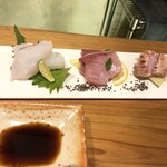 スタンド 四坪 - おまかせお造り三種盛り　640円