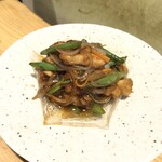 スタンド 四坪 - スナップえんどうの炒めたやつ