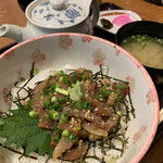 臼杵みなと市場 - 熱めし丼