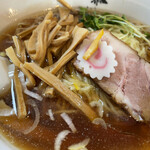 こだわり拉麺 一恭 - ラーメン中上品な煮干しの風味が最高