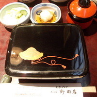 五代目 野田岩 麻布飯倉本店 - 五代目野田岩さんのうな重。ランクによってお重の柄も違います。