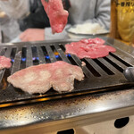 Taishuu Horumon Yakiniku Kemuri - 