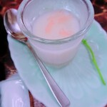 日光寿司 - デザートの寒天(かな？)。
      ひんやりと甘い一品です。