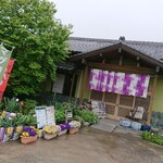 日光寿司 - 店舗の外観。
      店内も駐車場も広いですよ。