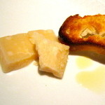 アロマフレスカ - 18か月熟成"パルミジャーノ・レッジャーノ"バケット添え