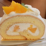 グーテ・ド・ママン - 季節限定！マンゴーたっぷりのマンゴーロールケーキ