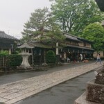 あぶり餅 本家 根元 かざりや - かざりやさんが見えました。