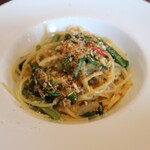 トラットリア ラ・エガオ - パスタ：エゴマ豚ひき肉と山ウド・旬の青み野菜のアーリオ・オーリオ ペペロンチーノ スパゲッティーニ