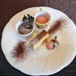 トラットリア ラ・エガオ - ドルチェ：アモーレ・ポレンタ(とうもろこし粉のケーキ)、大人チョコレートプリン・ボネ、自家製ソルベ