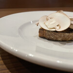 両忘 - マッシュルームのクロスティーニ