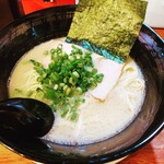 博多とんこつラーメン　しろひげ - 