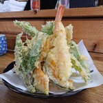 八甲田そば処きこり - 天ざるの天ぷら　相変わらず量がハンパない　こんなに盛りが良くて600円の計算です。