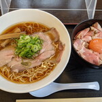 六人部パーキングエリア下り線 - 六人部　醬油ラーメン　レアチャーシュー丼セット 1180円