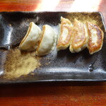 麺房 昭和呈 - 黒豚餃子