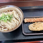 うどんのふじい - 料理写真:ぶっかけうどん(小) ¥250-
レンコンの天ぷら¥50-
ちくわ天 ¥50-
…安い！