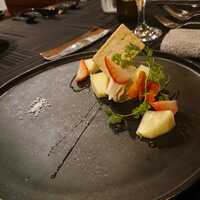 リストランテベルーガ - フォアグラ、りんご、蜂蜜、イチゴ