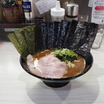 麺家 歩輝勇 - 料理写真:黒ラーメン 900円