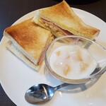 Yotsuba Kohi Shoppu - タマゴとハムのトーストサンド
