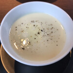 LIVING - じゃがいもとミルクの冷泉スープ。\( ˆoˆ )/