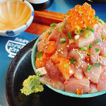 熱海渚町・おさかな丼屋・ビストロ - 海鮮てっぺん丼