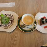ラウンジキャッスル - 料理写真:カフェオレとケーキ