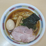 煮干鰮らーめん 圓 - 上から見たラーメン