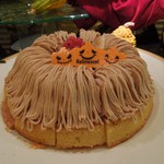 エンパイア・グリル - ハロウィンプレート付きのモンブラン