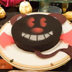 ミッキーの耳と蝙蝠の羽がついたチョコレートムース