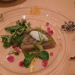 お皿にハロウイン模様が施された秋刀魚と焼き茄子のテリーヌ