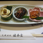 Nihon Ichi - お通し　冷奴・イカげそ煮・貝のチリソース