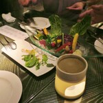 メデューサ - 生野菜とディップ