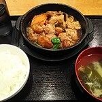 楊銘宇 黄メン鶏米飯 - 土鍋鶏煮込み定食（骨なし）