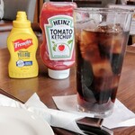 TGIフライデーズ - 大きいグラスにソフトドリンク　おかわりFree