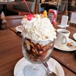 TGIフライデーズ - フライデーズサンデー　クリームのおばけ？