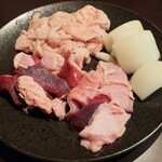 焼肉 バンザイ - ぷるぷるホルモン 300円
      ミックスホルモン 300円