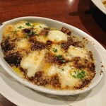 HINATA - 牛スジの赤ワイン煮込みチーズ焼き