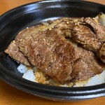Yakiniku Sanchoume - 和牛交雑カルビ丼