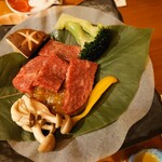 谷旅館 - 朴葉味噌でお肉を焼きます。