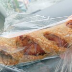 ルオント - フランスパン生地でフランクが包んであって、チースがたっぷりのこのパン、美味です  顎が疲れるくらい食べ応えあります