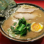 ラーメン 杉田家 - ラーメン650　家系にしてはきれいなｳﾞｨｼﾞｭｱﾙ。　ここはｵｽｽﾒです（＾＾ｂ