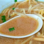 Kurumayaramen - くるまやラーメンさんでしたらどこのくるまやラーメンでもいただけるお味なのですが、それにしても美味しいスープ、大蒜抜きでもこれほどまでに美味しいとは。開発者さんは神様です。
